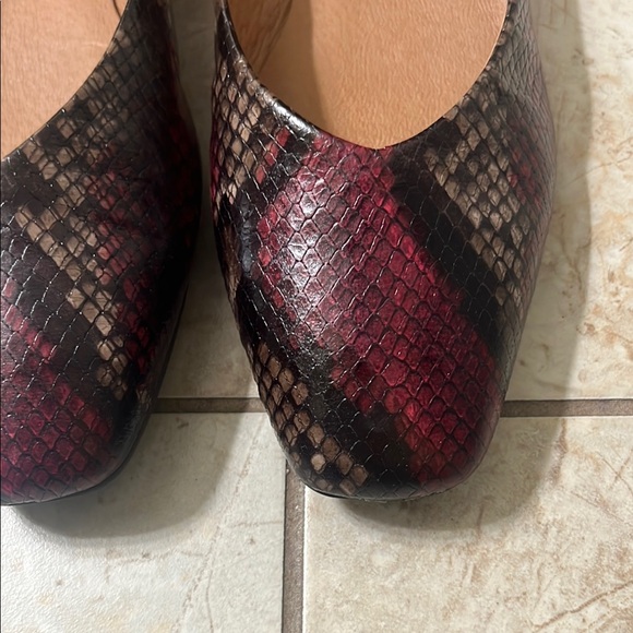 Frye NWOT Stylish Women's Flats - Picture 3 of 11